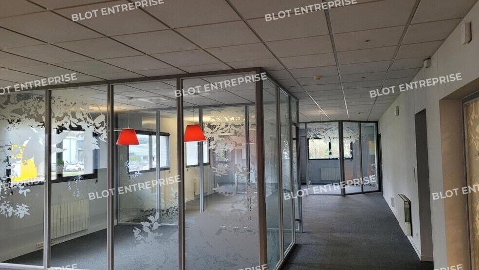 8 Rue Marcel Dassault, Sainte-Luce-sur-Loire à louer - Photo de l’immeuble – Image 3 sur 9