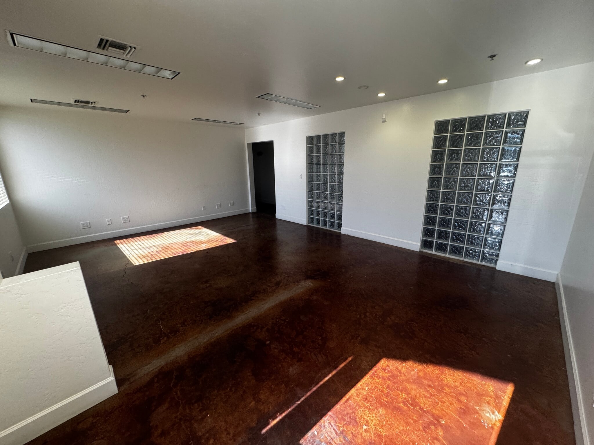 1515 W Deer Valley Rd, Phoenix, AZ à vendre Photo intérieure– Image 1 sur 6