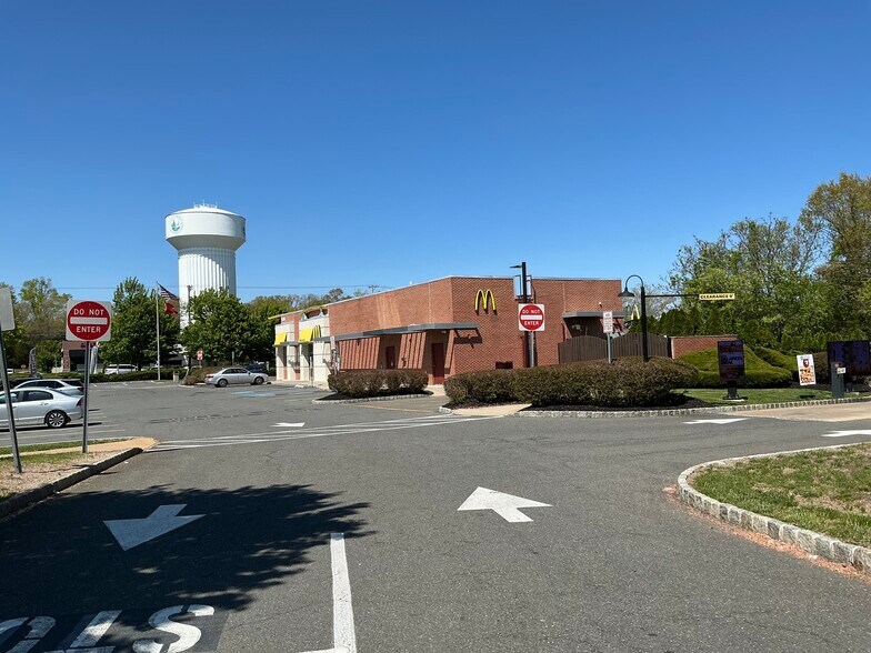 1136 E Veterans Hwy, Jackson, NJ à louer - Photo de l’immeuble – Image 3 sur 5