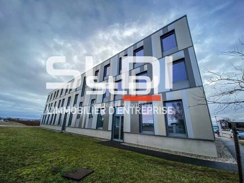 Bureau dans Colombier-Saugnieu à louer - Photo de l’immeuble – Image 2 sur 9