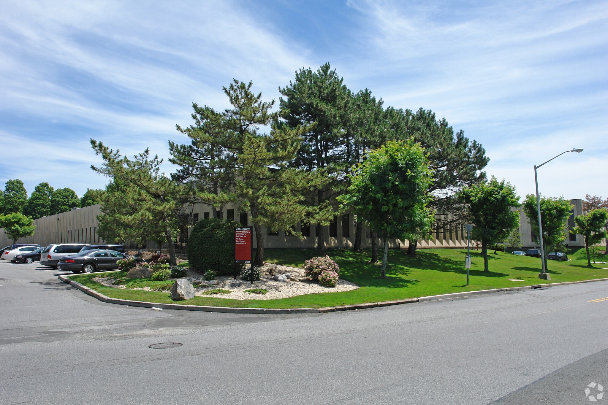 200 Clearbrook Rd, Elmsford, NY à louer Photo de l’immeuble– Image 1 sur 9