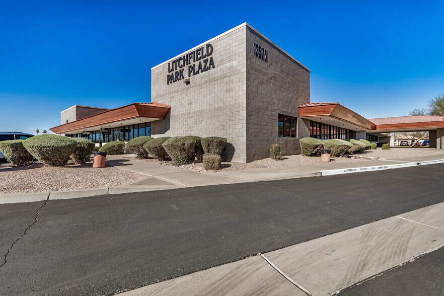 13575 W Indian School Rd, Litchfield Park, AZ à louer - Photo de l’immeuble – Image 2 sur 34