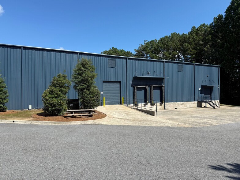9330 Industrial Ter, Alpharetta, GA à louer - Photo de l’immeuble – Image 3 sur 3