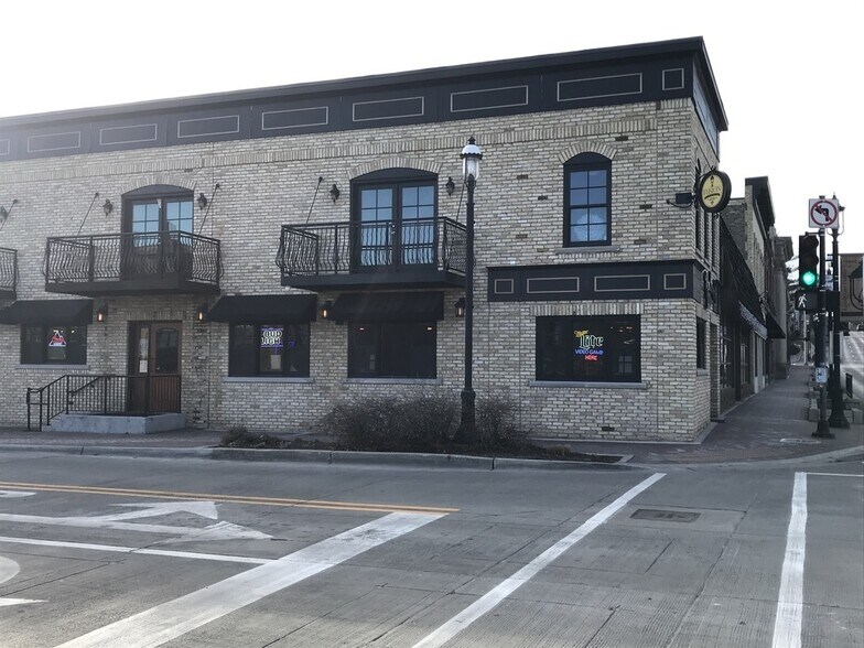 101 W Main St, West Dundee, IL à vendre - Photo de l’immeuble – Image 3 sur 9