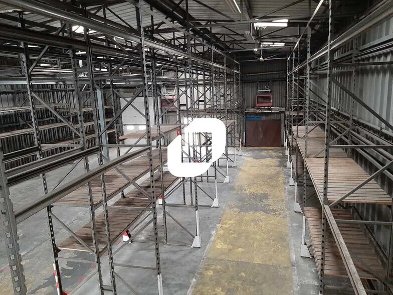 Bureau dans Coignières à louer - Photo de l’immeuble – Image 2 sur 5