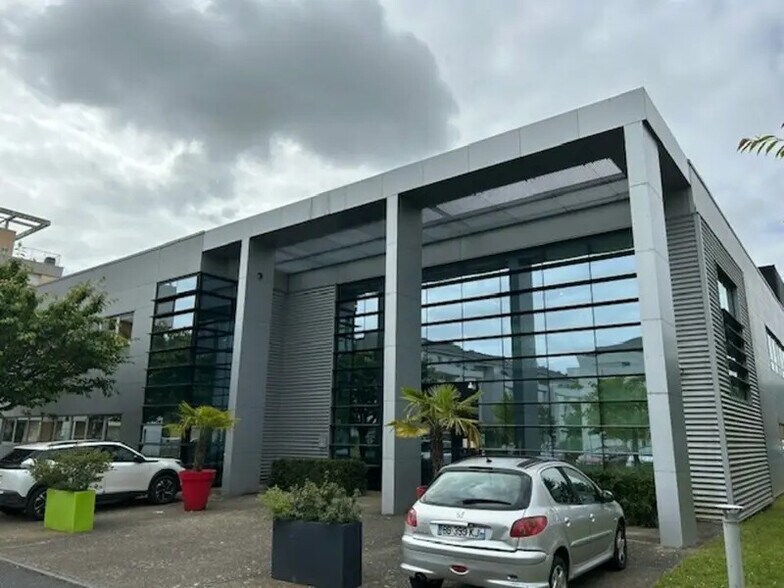10 Avenue Marcel Mérieux, Tours à louer - Photo de l’immeuble – Image 2 sur 12