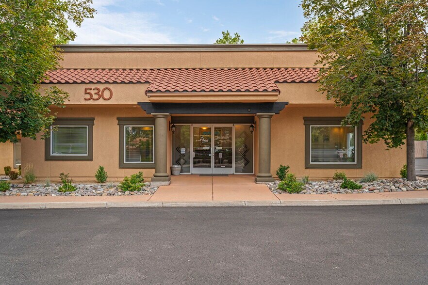 530 Hammill Ln, Reno, NV à vendre - Photo de l’immeuble – Image 3 sur 49