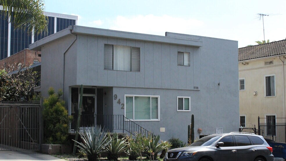942 S Burlington Ave, Los Angeles, CA à vendre - Photo principale – Image 1 sur 15