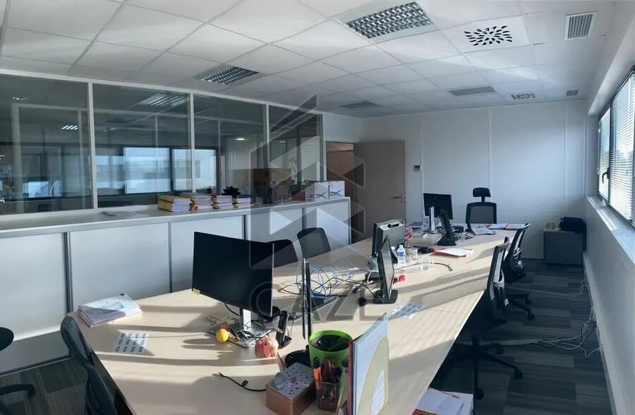 Bureau dans ARTIGUES-PRÈS-BORDEAUX à vendre - Photo de l’immeuble – Image 2 sur 6