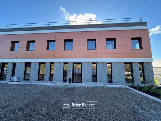 Plus de détails pour Local d’activités à vendre