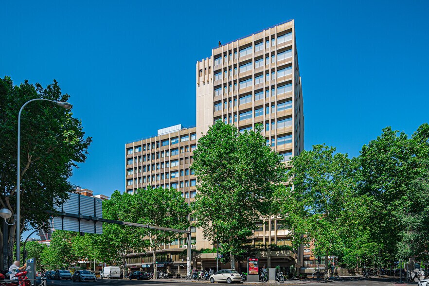 Calle de Agustín de Foxá, 25, Madrid, Madrid à vendre - Photo de l’immeuble – Image 2 sur 2