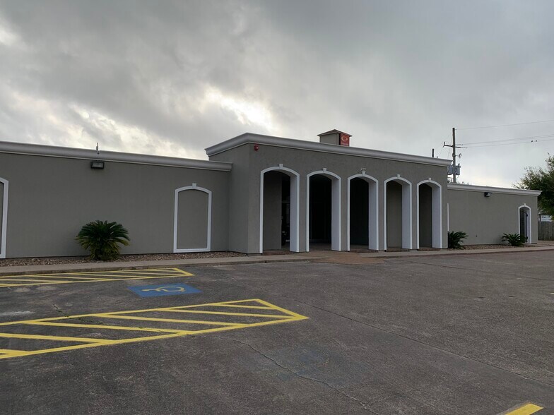 2050 N 11th St, Beaumont, TX à louer - Photo de l’immeuble – Image 1 sur 13