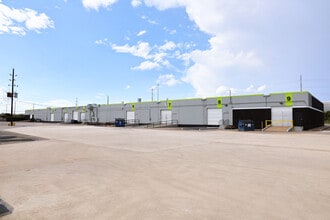 10631 Harwin Dr, Houston, TX à louer Photo intérieure– Image 2 sur 4