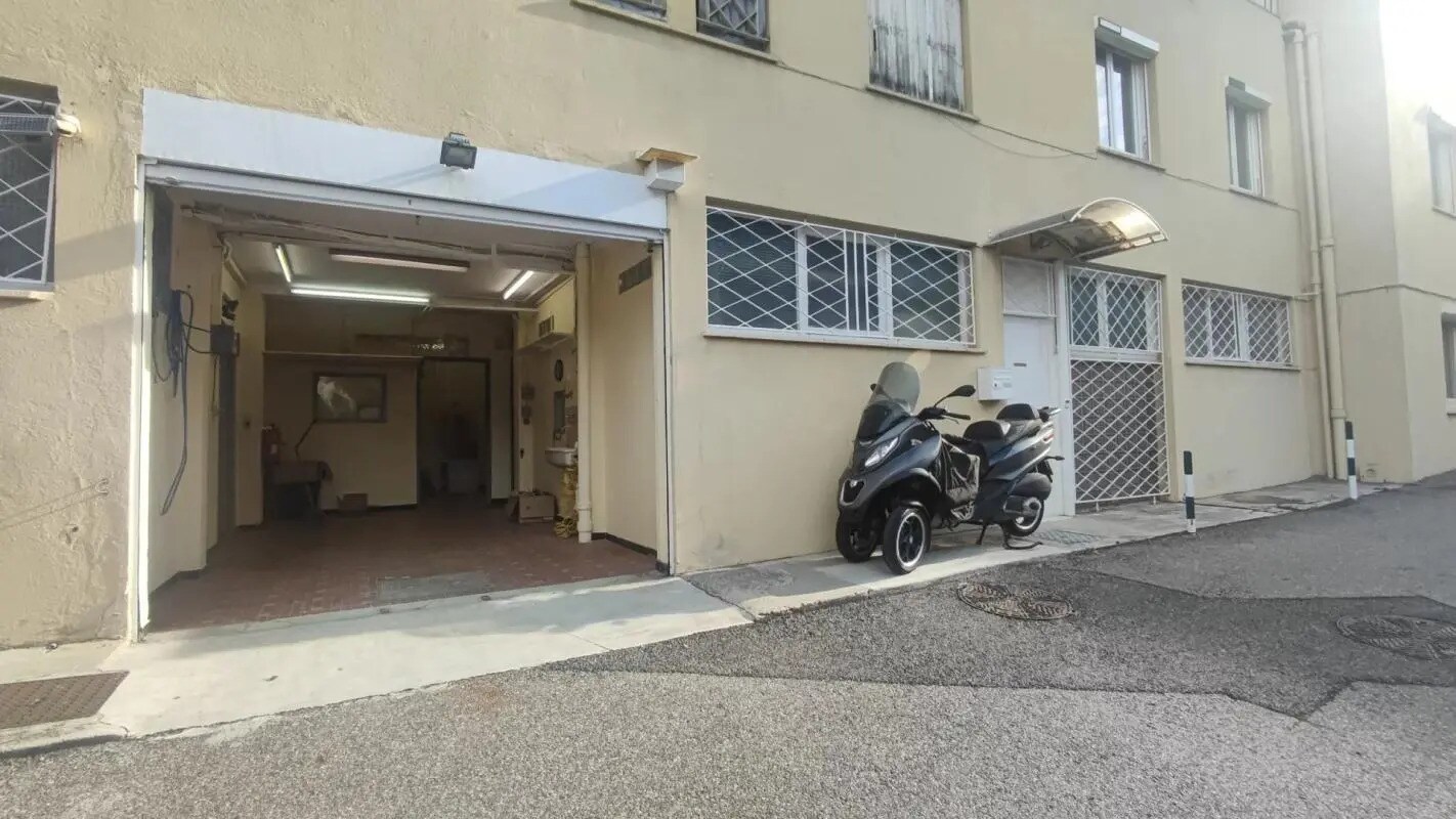 Industriel/Logistique dans Nice à vendre Photo de l’immeuble– Image 1 sur 13