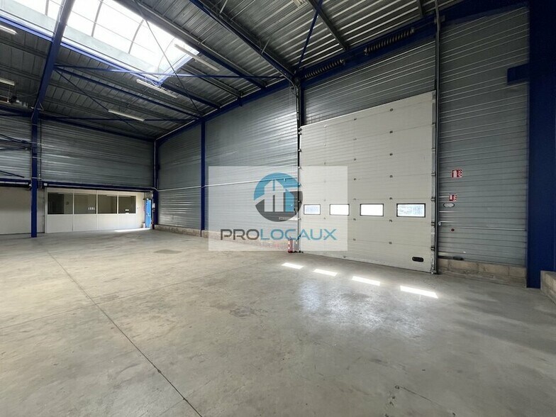 Local d’activités dans Lacroix-Saint-Ouen à louer - Photo de l’immeuble – Image 3 sur 12