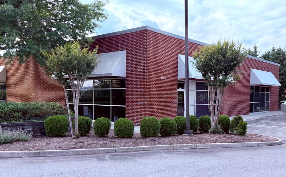 3826 Thirlane Rd NW, Roanoke, VA à louer - Photo de l’immeuble – Image 2 sur 6
