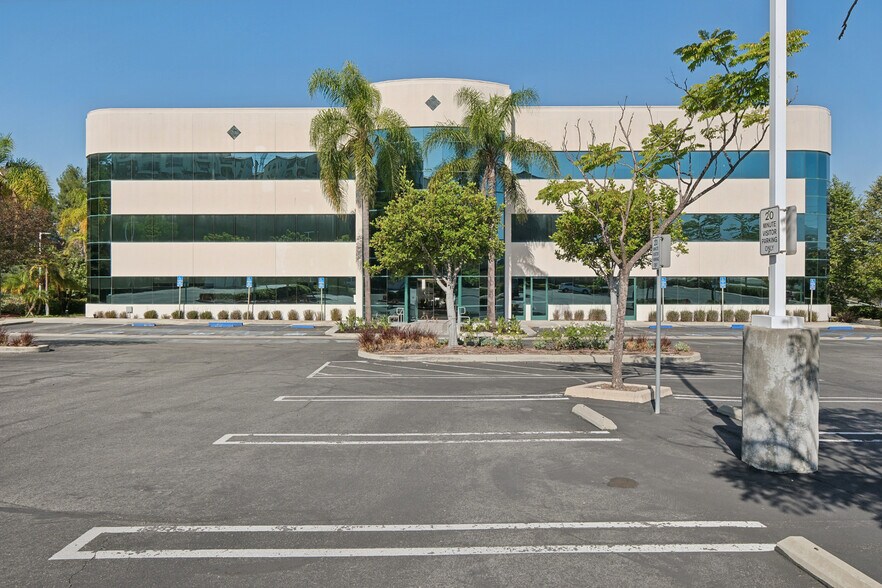 20532 El Toro Rd, Mission Viejo, CA à vendre - Photo principale – Image 1 sur 25
