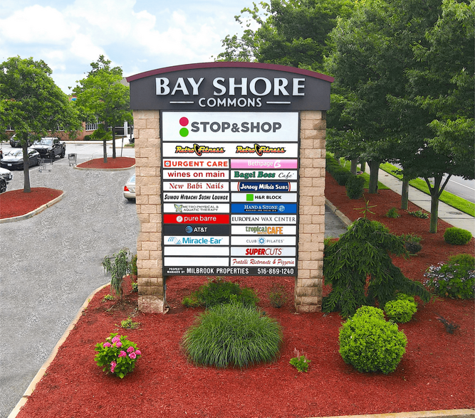 533-605 Montauk Hwy, Bay Shore, NY à louer - Photo de l’immeuble – Image 2 sur 16