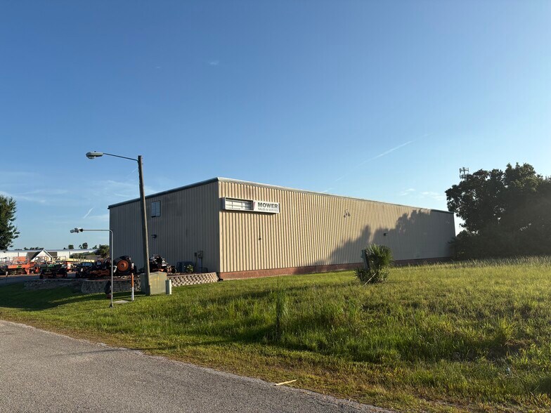 5432 Constitutional Ave, Punta Gorda, FL à louer - Photo de l’immeuble – Image 2 sur 2