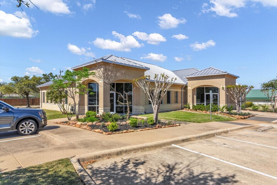 3308 Longmire Dr, College Station, TX à louer - Photo principale – Image 1 sur 30