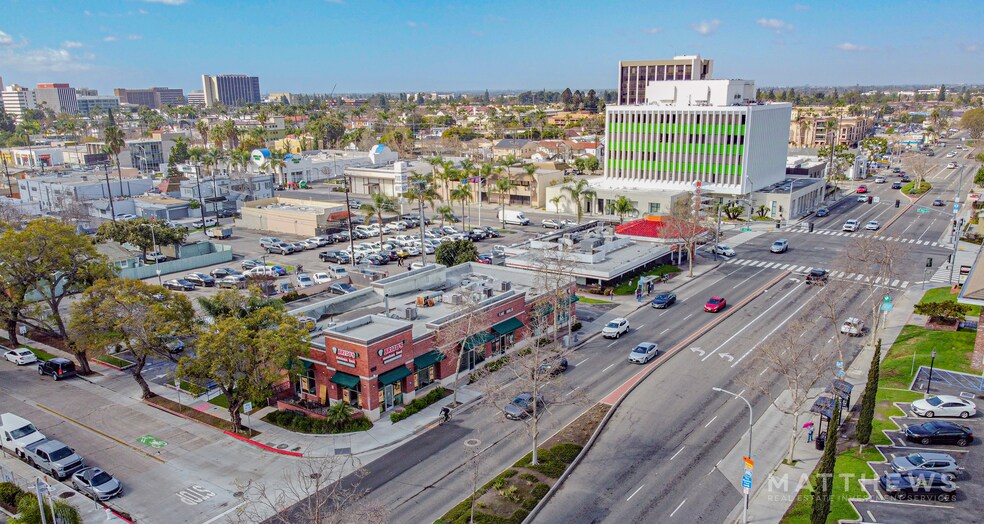 122 E 17th St, Santa Ana, CA à vendre - Photo de l’immeuble – Image 1 sur 3