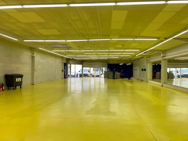 Plus de détails pour Local commercial à louer