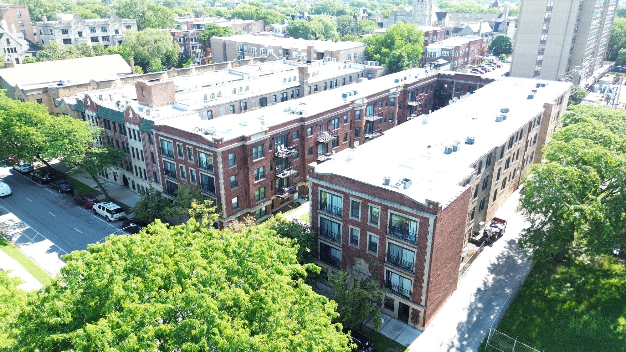 97-Unit Kenwood Portfolio portefeuille de 2 biens à vendre sur LoopNet.fr Photo de l’immeuble– Image 1 sur 8