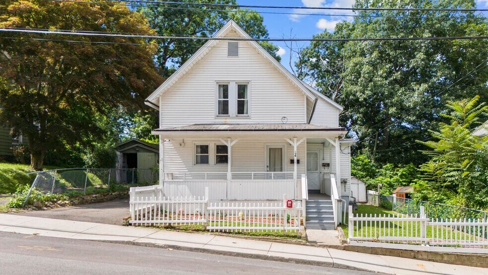44 Piedmont St, Waterbury, CT à vendre - Photo principale – Image 1 sur 1