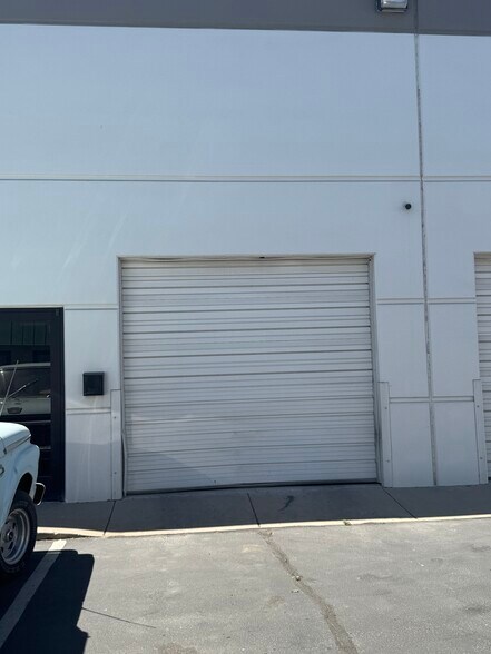 537 W Pickett Cir, Salt Lake City, UT à louer - Photo de l’immeuble – Image 3 sur 3