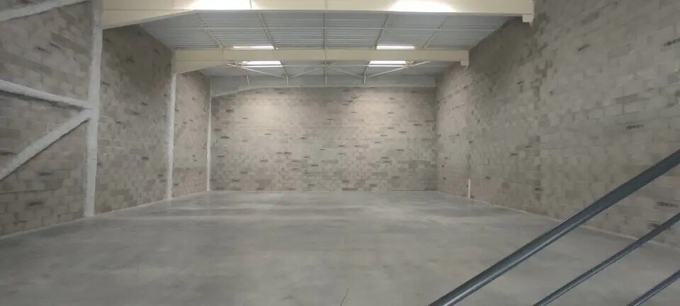 Local d'activités dans Tignieu-Jameyzieu à vendre - Photo intérieure – Image 1 sur 12