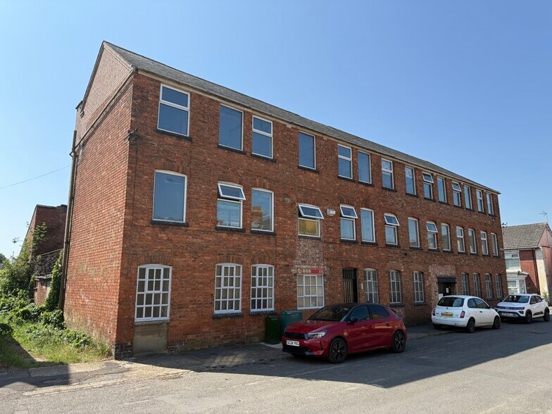 49 Grove Rd, Rushden à vendre - Photo de l’immeuble – Image 2 sur 3