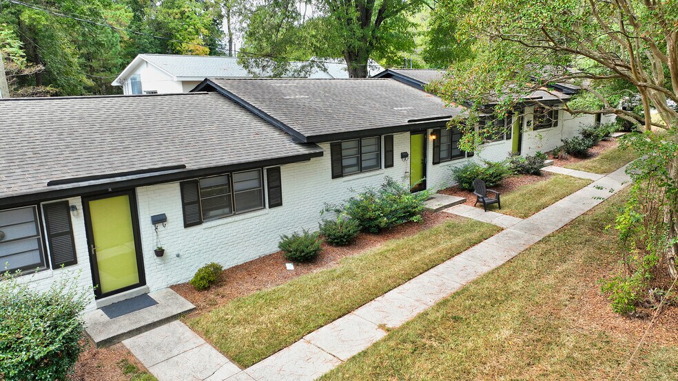 109 W Poplar Ave, Carrboro, NC à vendre - Photo de l’immeuble – Image 2 sur 8