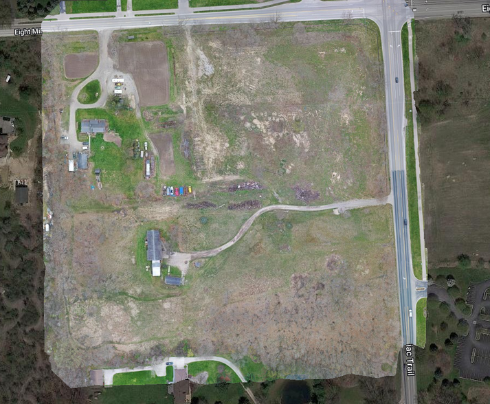61321 W 8 Mile Rd, South Lyon, MI à vendre - Photo de l’immeuble – Image 1 sur 3
