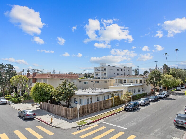 1403 Brockton Ave, Los Angeles, CA à vendre - Photo de l’immeuble – Image 2 sur 18