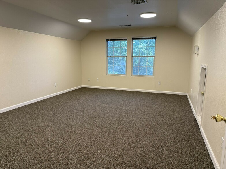 35 Heritage Ln, Chico, CA à louer - Photo de l’immeuble – Image 2 sur 3