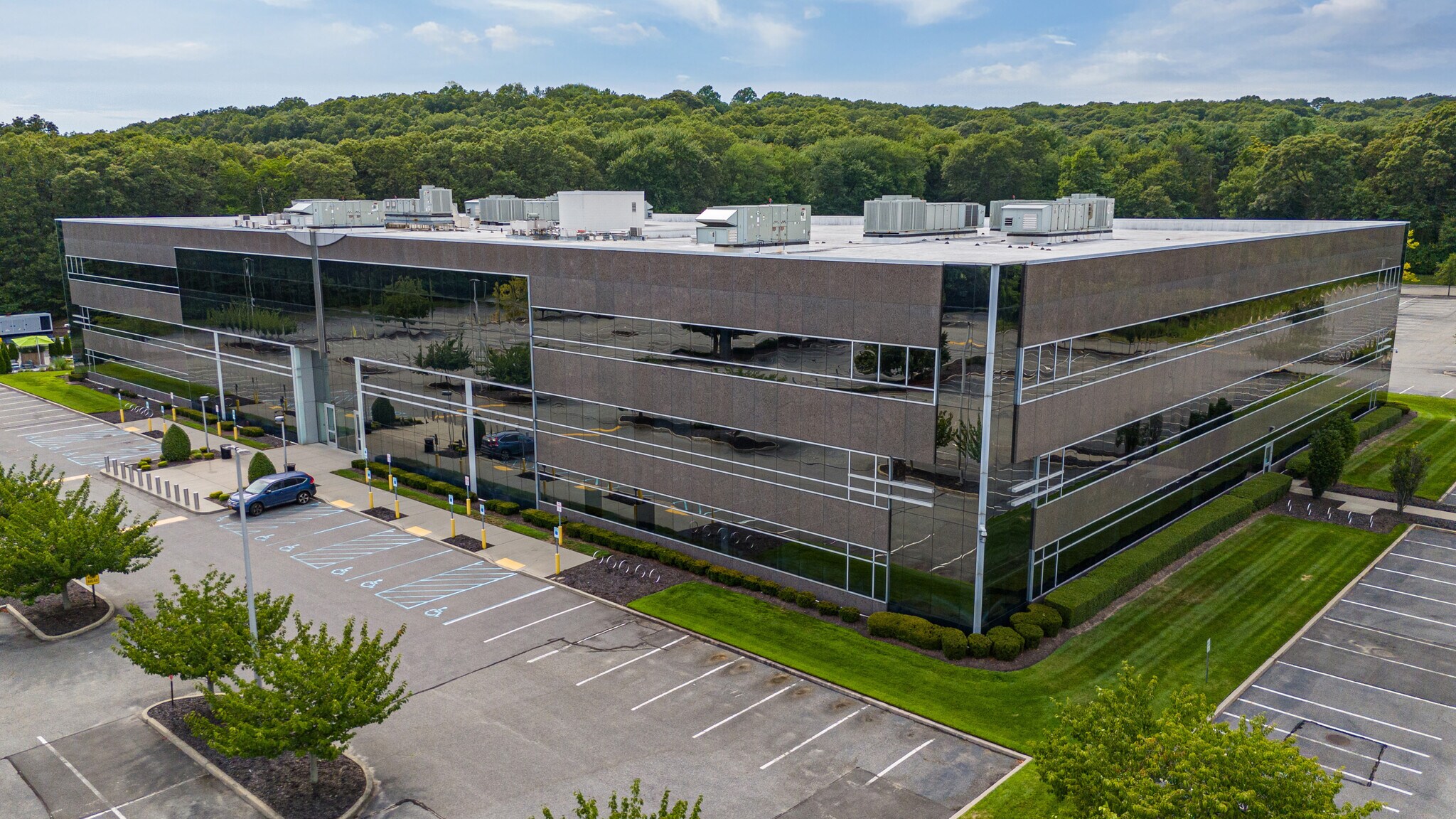 1307 Walt Whitman Rd, Melville, NY à vendre Photo principale– Image 1 sur 13
