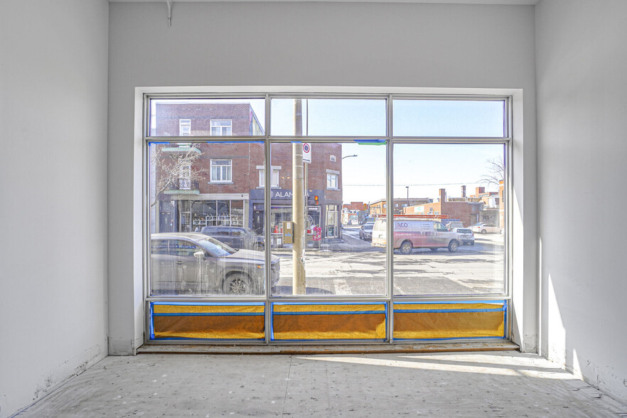6529 Boul Saint Laurent, Montréal, QC à louer - Photo de l’immeuble – Image 2 sur 7