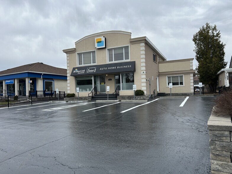 806 Greenbank Rd, Ottawa, ON à vendre - Photo de l’immeuble – Image 3 sur 9