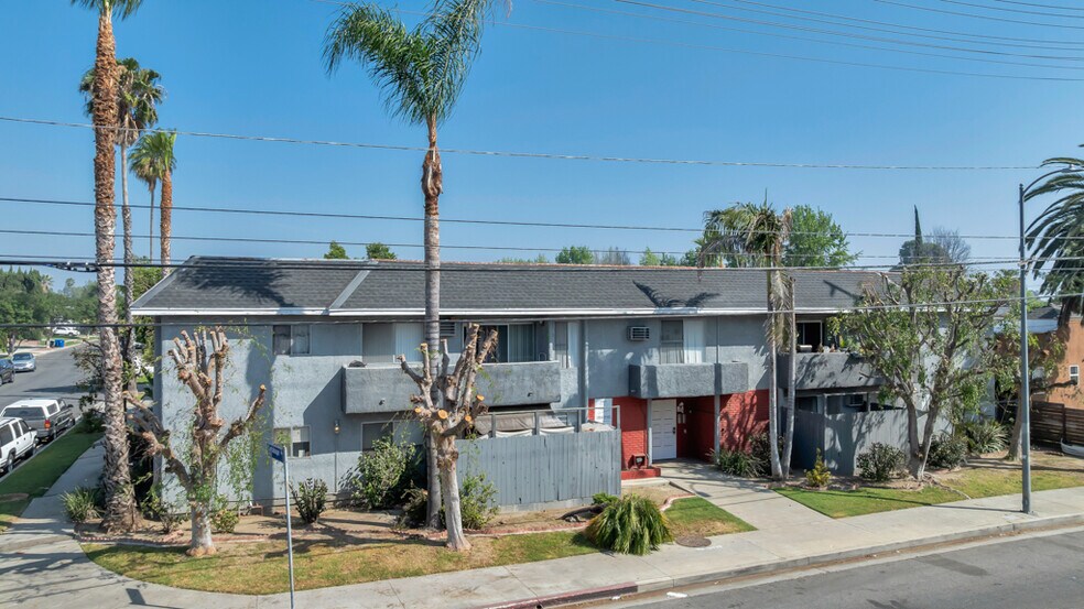 13825 Vanowen St, Van Nuys, CA à vendre - Photo principale – Image 1 sur 36