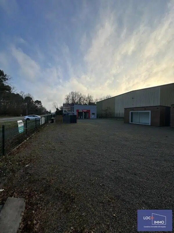 Local commercial dans SAINT-JEAN-D'ILLAC à vendre Photo de l’immeuble– Image 1 sur 8