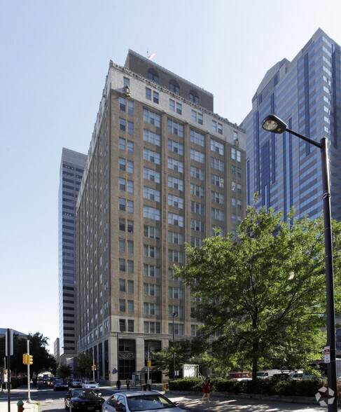 1835 Arch St, Philadelphia, PA à louer - Photo de l’immeuble – Image 2 sur 27