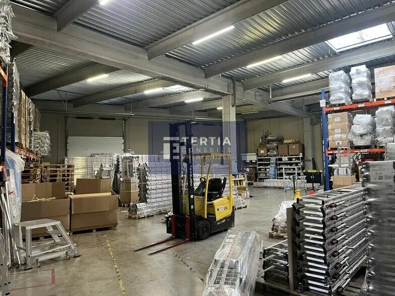 Local d’activités dans Saint-Jean-de-Védas à louer - Photo de l’immeuble – Image 3 sur 8