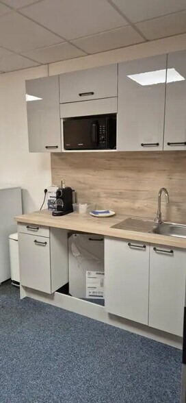 Bureau dans Bron à louer - Photo intérieure – Image 3 sur 5