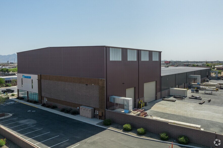 4940 W Lower Buckeye Rd, Phoenix, AZ à louer - Photo de l’immeuble – Image 3 sur 7