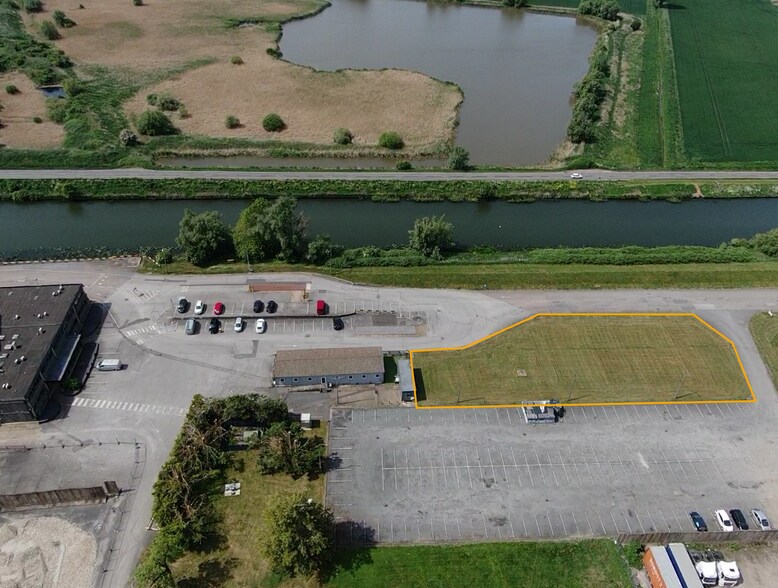 Road and Rail Distribution Centre, Queen Adelaide Way, Ely à louer - Aérien – Image 2 sur 2