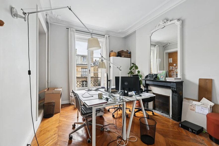 11 Rue Lincoln, Paris à louer - Photo de l’immeuble – Image 2 sur 15