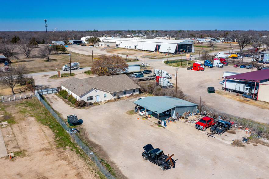 401 W Simonds Rd, Seagoville, TX à louer - Photo de l’immeuble – Image 3 sur 6