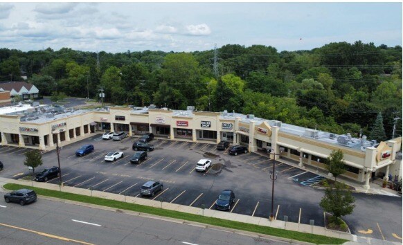 4139-4189 Orchard Lake Rd, Orchard Lake, MI à louer - Photo de l’immeuble – Image 1 sur 4