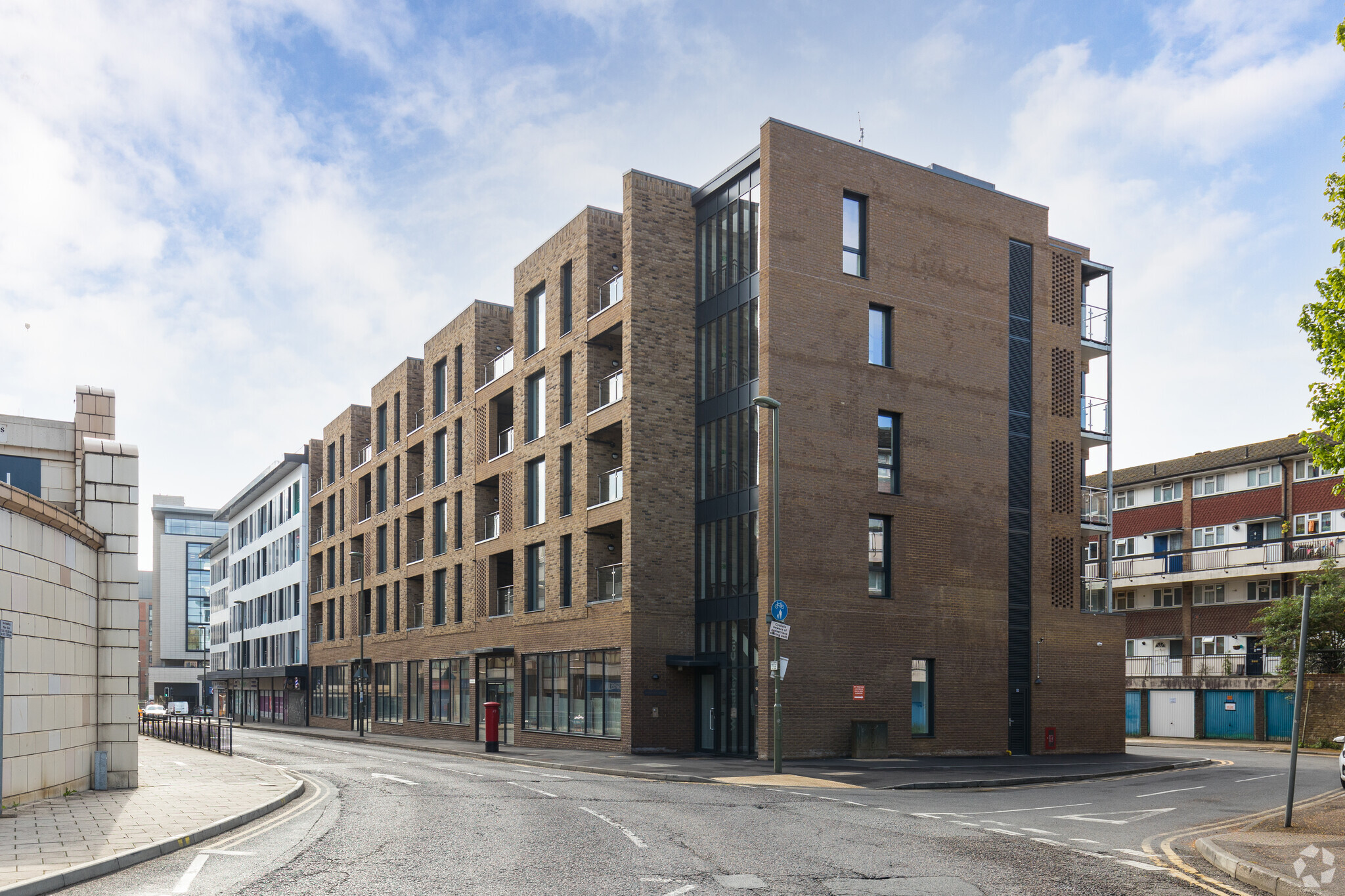 16-22 Cromwell Rd, Redhill à louer Photo principale– Image 1 sur 5