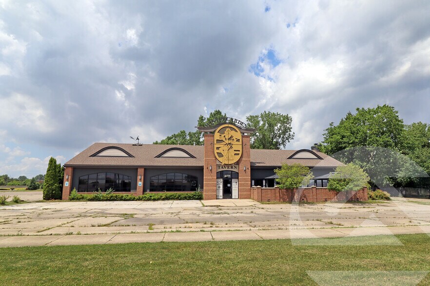 46777 Gratiot Ave, Chesterfield, MI à vendre - Photo de l’immeuble – Image 1 sur 2